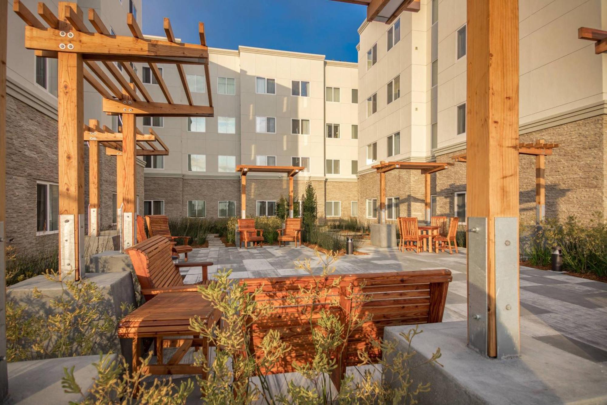 Fairfield Inn & Suites By Marriott San Jose North/Silicon Valley Exterior photo